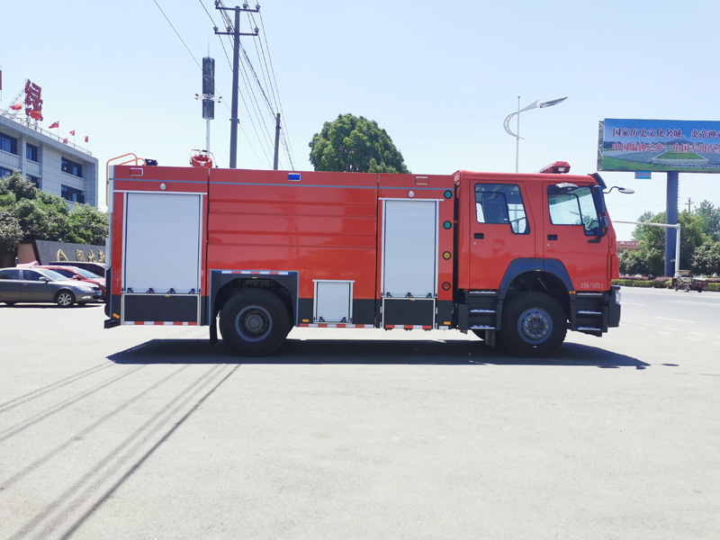 中潔牌水罐消防車